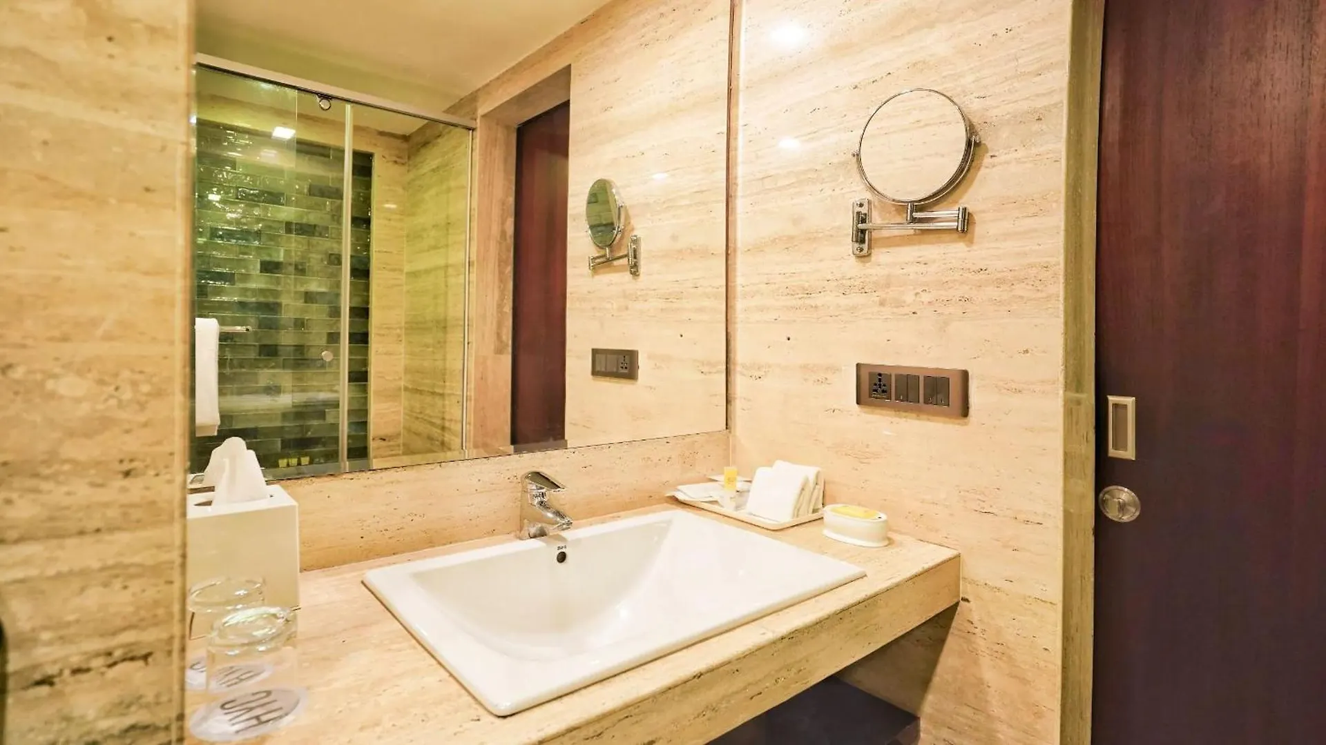 Ambrosia Suites New Delhi 4*,