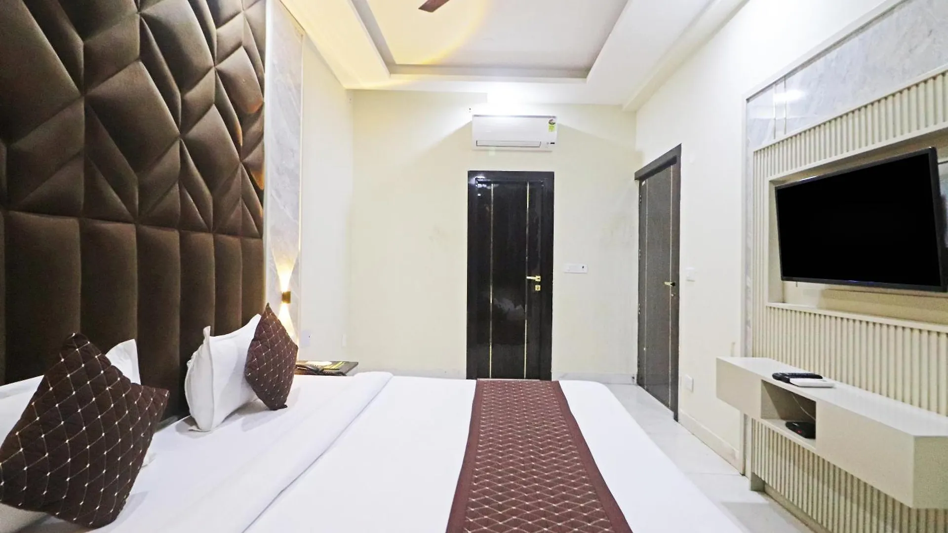 Ambrosia Suites New Delhi 4*,  India